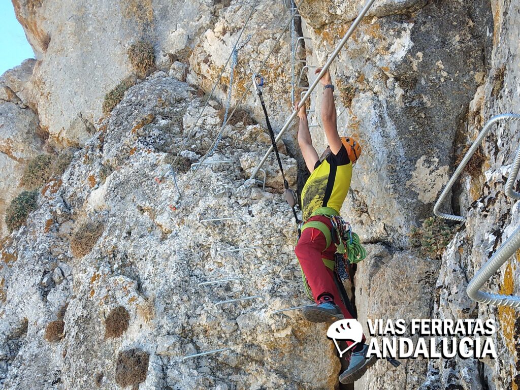 Barra de mono en la vía ferrata zafarraya