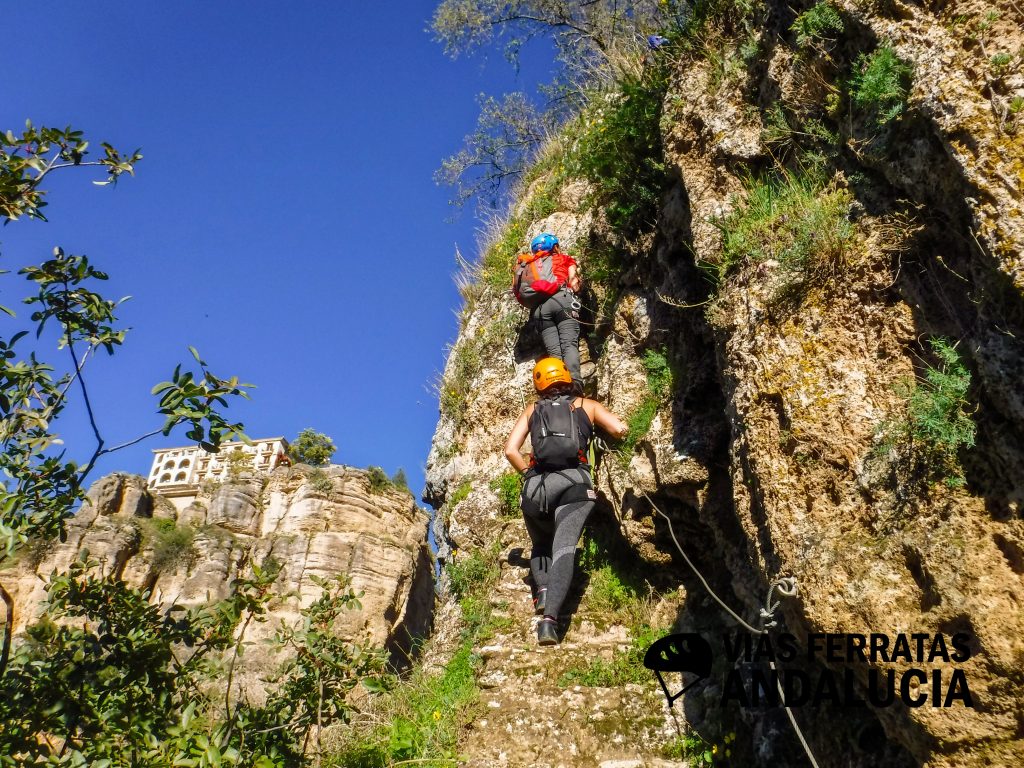 Turismo en Tajo de Ronda Escalones en la vía ferrata Ronda