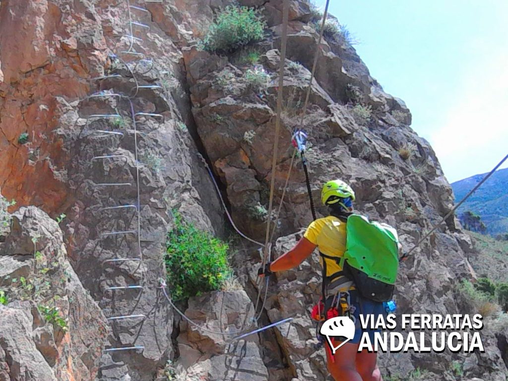 Puente Tibetano en la Vía Ferrata Castala