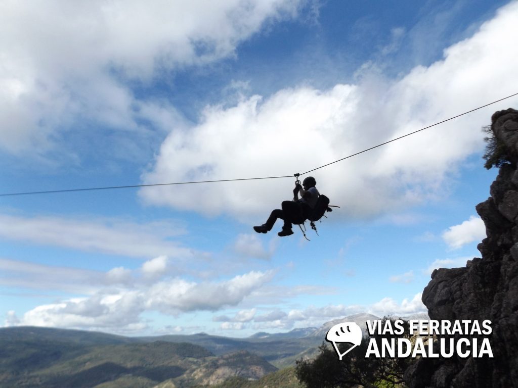 Tirolina la Vía Ferrata Hacho de Gaucín