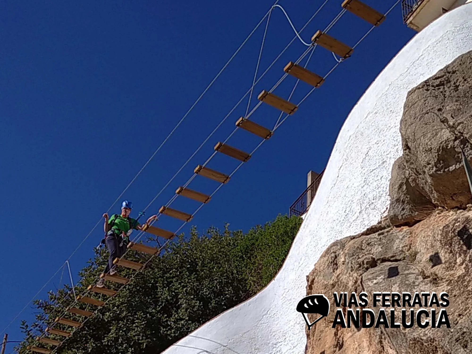 Puente Tibetano  en la Vía Ferrata en Comares, el Turrión
